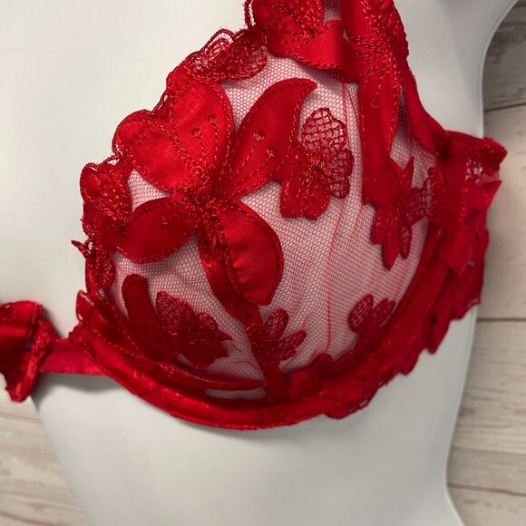 Victoria's Secret Very Sexy Shine Strappy Bra - Picture 3 of 11